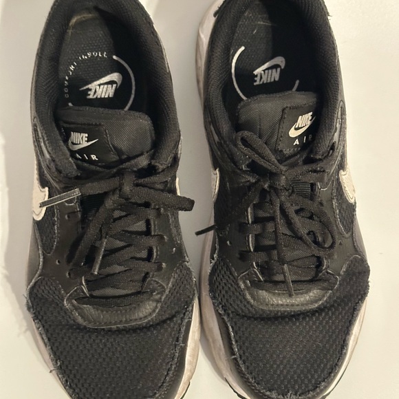 Woman’s Nike Air Max Nuaxis Size 5.5 Black - Picture 3 of 6